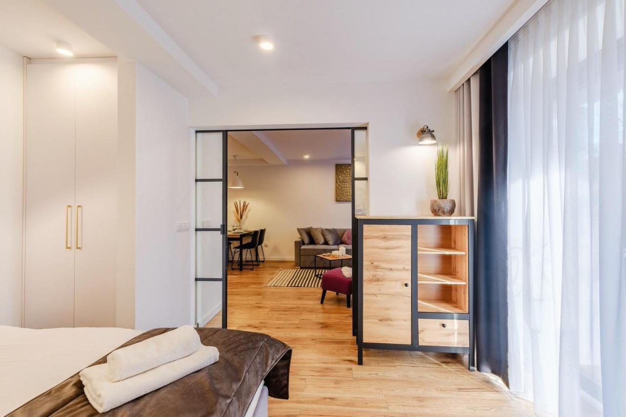 זקופאנה Rezydencja Ornak 5 - Stylowe Apartamenty Z Balkonami I Jacuzzi, 5 Min Pieszo Do Krupowek, Izby Podhalanskie מראה חיצוני תמונה